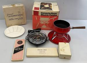 lot 178 image: Vintage Converta-Flame Electric Fondue Pot In Original Box & Gourmet International Ceramic Fondue Plates