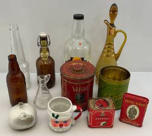 lot 199 image: Misc. Vintage Items