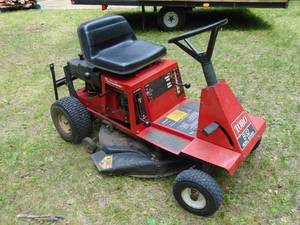Toro 8-32 Riding Mower with Mulch Guard and Leaf Bagger