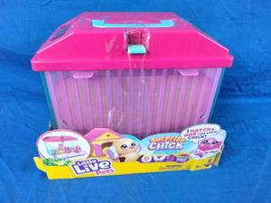 lot 140 image: Little Live Pets Chick Playset