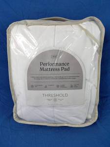 lot 169 image: New Cool Touch Mattress Pad - Threshold Twin Size