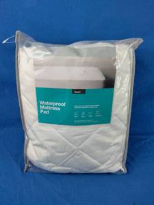 lot 176 image: New Waterproof Mattress Pad - Made By Design Queen Size