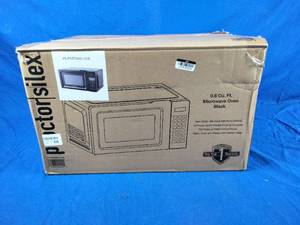 lot 123 image: New Proctor Silex 700W Countertop Microwave Black