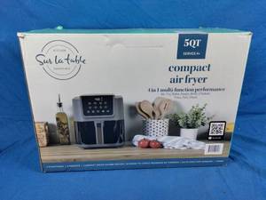 lot 192 image: New Sur La Table Kitchen Essentials 5qt Air Fryer - Cool Gray