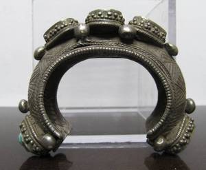 lot 24 image: Chunky Antique Tibetan Cuff Bracelet