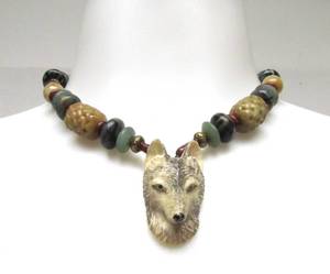 lot 25 image: Beautiful Polished Gemstone Necklace wCarved Bone Wolfs Head Pendant