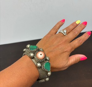 lot 17 image: Chunky Antique Tibetan Cuff Bracelet