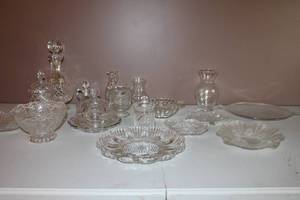 lot 4 image: Lot of Clear Glass