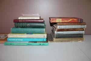 lot 6 image: Lot of Vintage Books