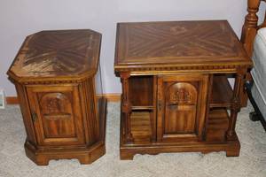 lot 34 image: End tables