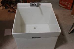 lot 39 image: Utilitub Utility Sink