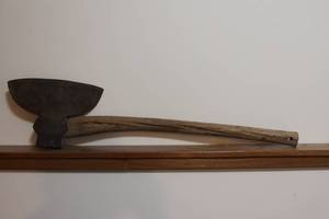 lot 53 image: Cast Steel H.C. Reynolds Antique Broad Head Axe with 12 Blade