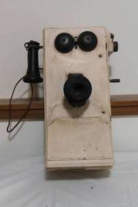 lot 59 image: Antique Wall Mount Magneto Hand Crank Phone