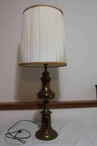 lot 60 image: Brass Lamp