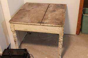 lot 106 image: Antique Kitchen Table