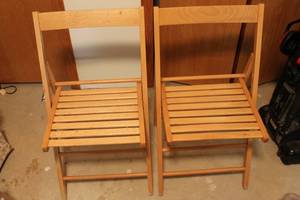 lot 109 image: Set of 2 Folding Chairs