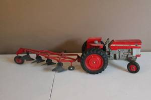 lot 110 image: Vintage Massey-Ferguson Steel Toy Tractor
