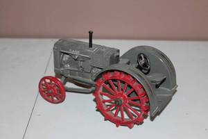 lot 111 image: Vintage Case Toy Tractor