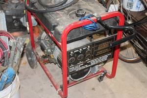 lot 1-140 image: Generac SVP-5000 Generator