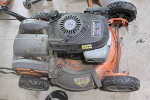 lot 142 image: Honda GCV 120 Push Mower