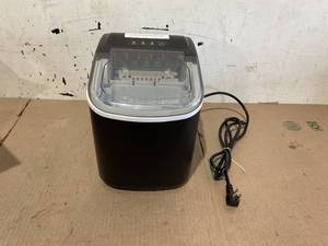 lot 339 image: Countertop Portable Ice Maker