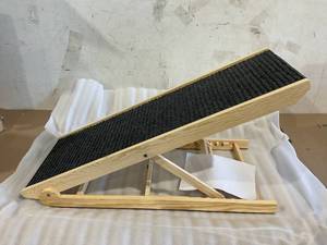 lot 107 image: Pet Ramp Natural