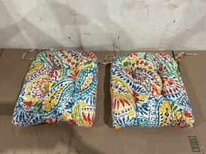 lot 189 image: 2PCS LVTXIII IndoorOutdoor Square Tufted Wicker Seat Cushions