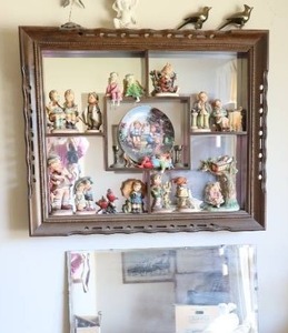 lot 31 image: MCM Mirrored Wall Display Shelf, Large Mirror, Figurines