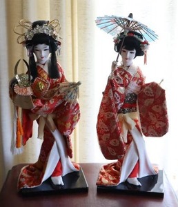 lot 40 image: Beautifully Handcrafted Geisha Japanese Dolls
