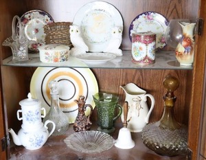 lot 42 image: Empoli Italian Glass Amber Diamond Bottle Decanter, Inarco Oil Decanter, Depression Picture, Cordon Blue France Tea Defuser Etc.