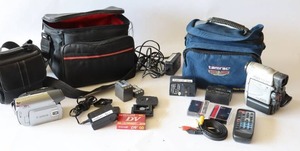 lot 77 image: Canon Digital Video Recorder NTSC ELURA Progressive Scan wCanon Wireless Controller WL D71, Canon ZR950