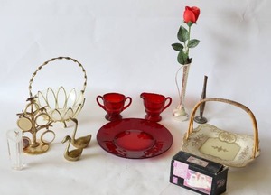 lot 95 image: Collecting Home Decor Etc