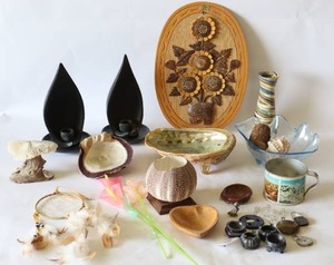 lot 97 image: Collectible Home DeCor SeaShells Etc
