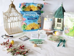 lot 124 image: Indoor Outdoor Lawn and Garden Decor Seeds And More