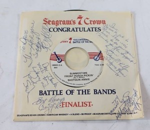 lot 135 image: Autographed Seagrams 7 Crown & International Battle Of The Bands Finals October 19-23, 1982 Nashville Tennessee 45rpm