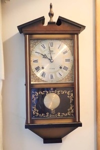 lot 143 image: Vintage Majesty 31-Day Wall Clock Mechanical Wind-Up Working Condition Japan...