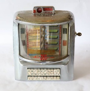 lot 151 image: 50s 60s Seeburg Wall-O-Matic 200 JukeBox wKey