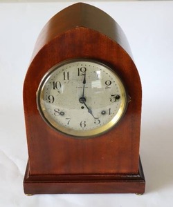 lot 183 image: Vintage Seth Thomas Beehive Mantle Clock Sonora Chime wKey