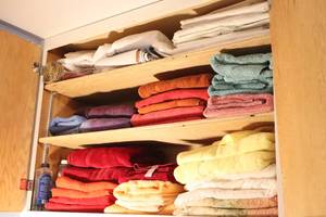 lot 236 image: Cabinet of Towels Quality and Clean and Textiles