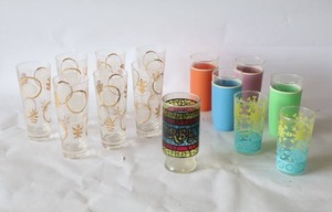 lot 293 image: MCM Vintage Collectible Plastic Glass Drink Cups Glasses Etc