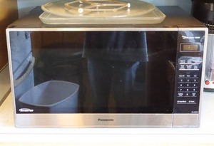 lot 300 image: Panasonic Invertor Microwave Oven Model NN-SN965S..