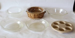 lot 304 image: Miscellaneous Baking Dishes Pyrex Pie Casserole Etc