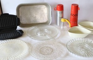 lot 309 image: Vintage Accaware Hard Plastic David Douglas Serving Bowl wHandle, Thermos Jugs, Micro Grill, Serving Platters Etc