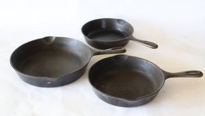 lot 314 image: Cast Iron Fry Pans 9-Inch Skillet, 8-Inch Skillet and 5-Inch Pan...Unmarked Wagner Erie Griswold()