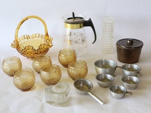 lot 330 image: MCM Vintage Collectible Amber Glass, Covered Pottery, Glass Tea Pot Etc