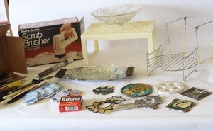 lot 333 image: Suncatchers, Wind Chimes, Serving Dishes Etc
