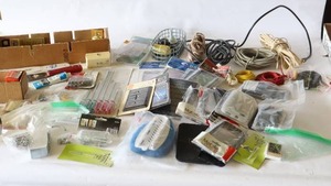 lot 335 image: Miscellaneous Kitchen Drawer
