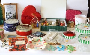 lot 342 image: Assorted Holiday Christmas DeCor