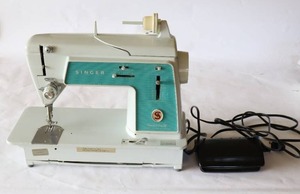 lot 23 image: Vintage SINGER 628 Touch & Sew Zig Zag Sewing Machine wFoot Pedal...