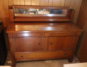 lot 7 image: Antique Solid Quarter-Sawn Oak Bar Buffet Server